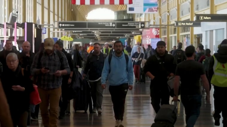 Trump administration ditches Biden plan to compensate travelers for airline delays