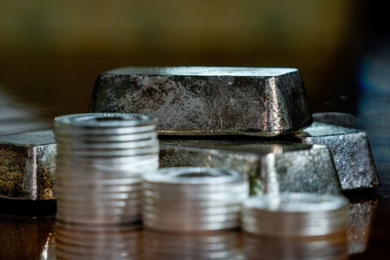 Silver plummets after Trump taps Kevin Warsh to chair Federal Reserve